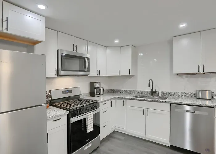 Stylish And 3bd North Side Holiday home *