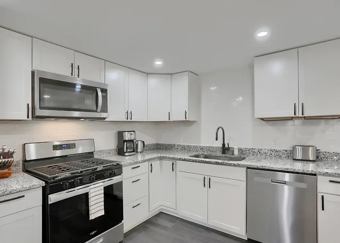 Stylish And 3bd North Side *