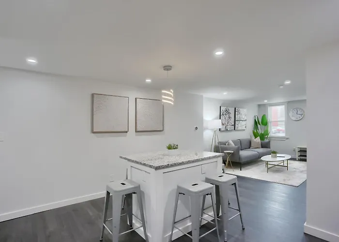 Stylish And 3bd North Side Holiday home *